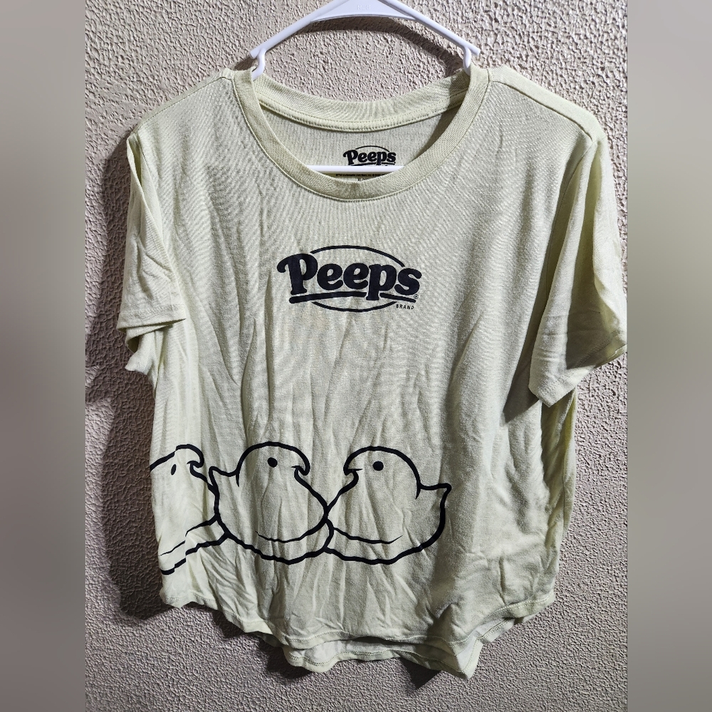 🔴 3 for $12 Yellow peeps junior xl shirt